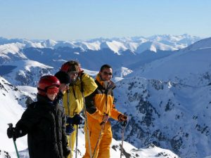 Febrero es un mes de temporada alta de esquí en los Pirineos