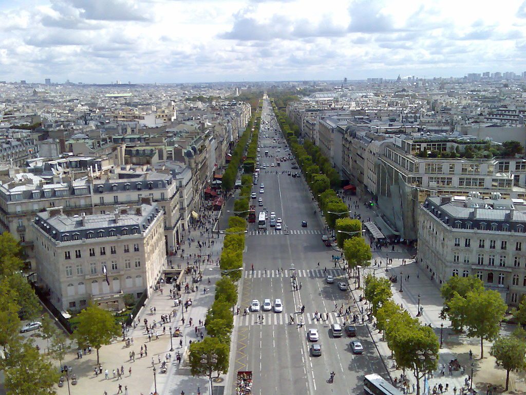 Avenida de los Campos Elíseos - Viajar a Francia